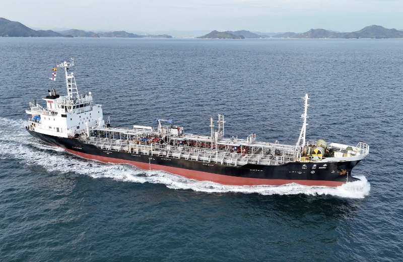 造船所に停泊中の泰皇丸